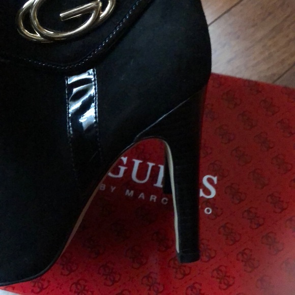 NEW In BOX Suede GUESS Ankle Boots - Picture 4 of 4